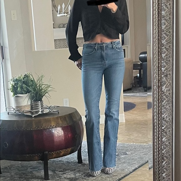 Good American Good Classic Jeans in Size 2/26. - Picture 3 of 6